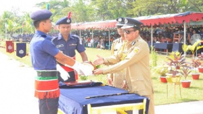 নোয়াখালীতে ৪৫তম ব্যাচের ট্রেণিং রিক্রুট কনস্টবলদের সমাপনী কুচকাওয়